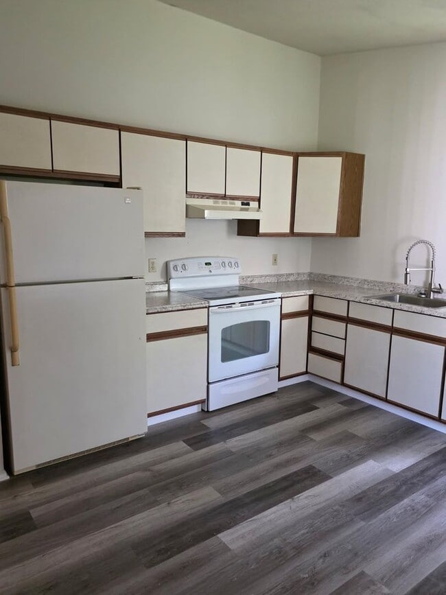 Building Photo - Ranch in Bear/Newark Area