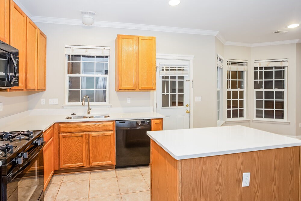 Building Photo - 1020 Duck Point Dr