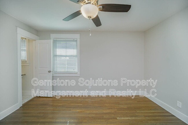 Building Photo - 413 Lynn Dr