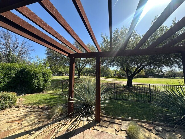 Building Photo - 5204 Lakeland Dr