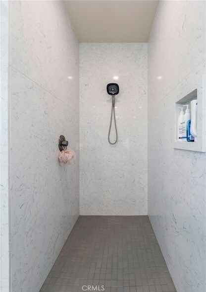 Building Photo - 102 Spectacle