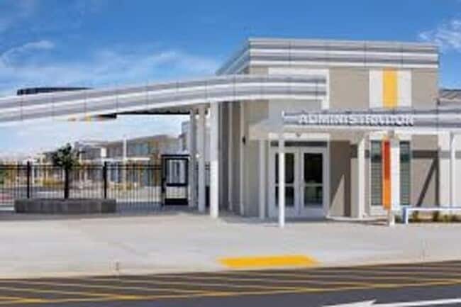 Building Photo - Stunning home with luxurious wood floor and beautiful spacious yard