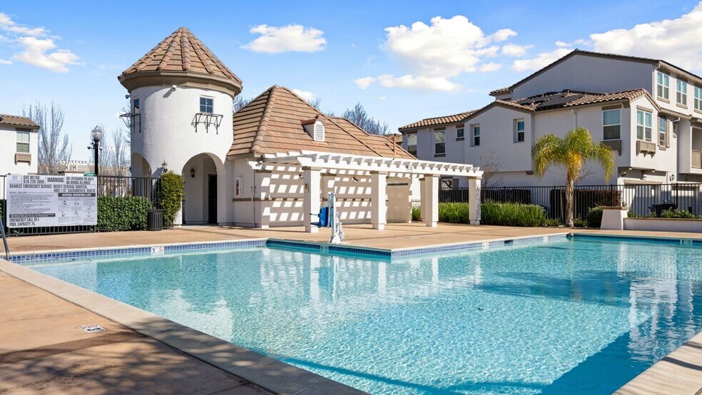 Building Photo - 4474 Saone Walk