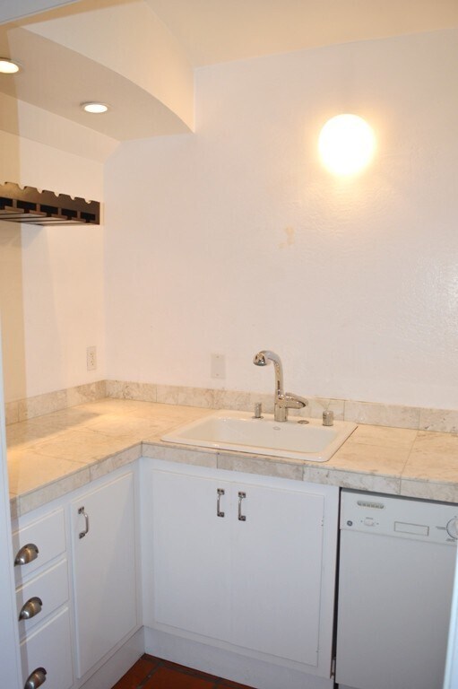 Building Photo - LowCres2