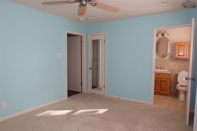Building Photo - 1544 Sweetbriar Dr