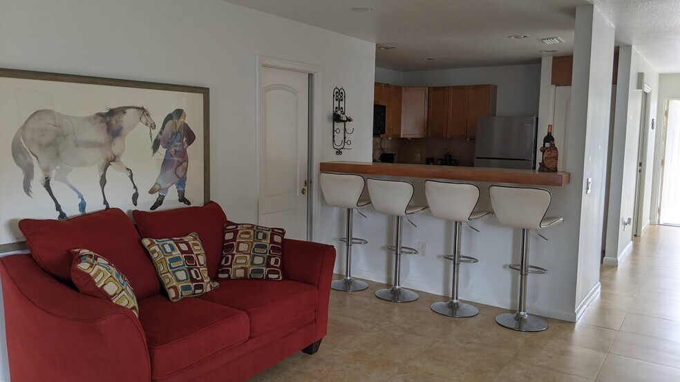 Building Photo - 2338 Sunset Dr