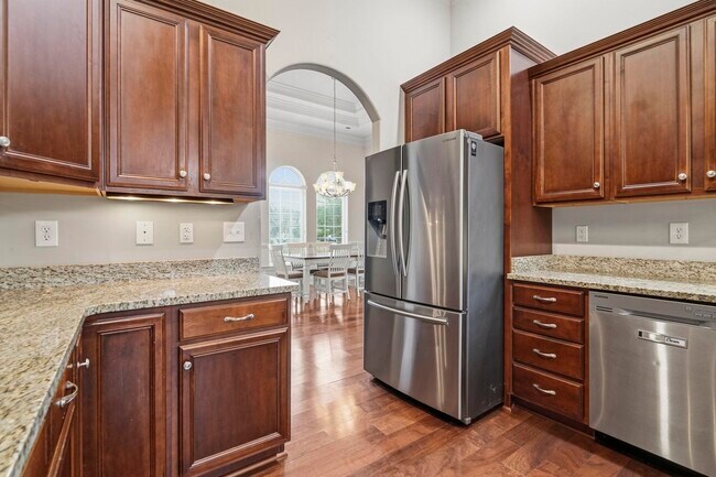 Building Photo - 9060 Abingdon Dr