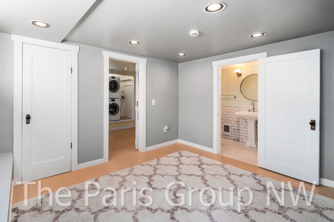 Building Photo - Adorable 3br, 2ba West Seattle Remodel * B...