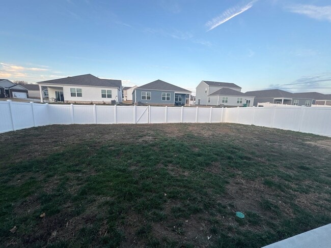 Building Photo - 4 Bedroom, 2.5 Bath and 2 Car Garage in Hartmann Crossing!