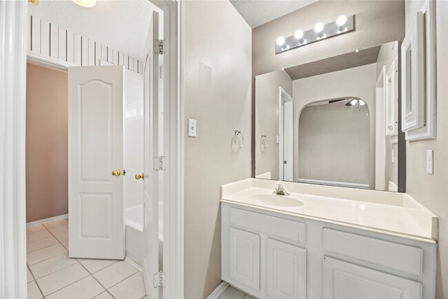 Building Photo - 17406 Lonesome Dove Trail