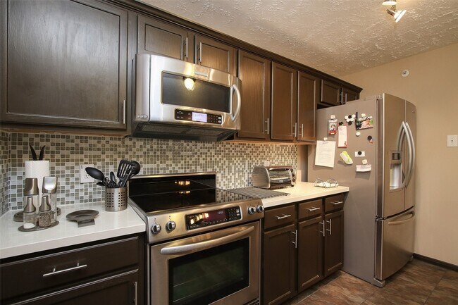 Building Photo - 8051 Bay Branch Dr