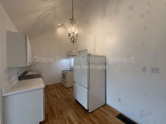 Building Photo - 310 S 2nd Ave