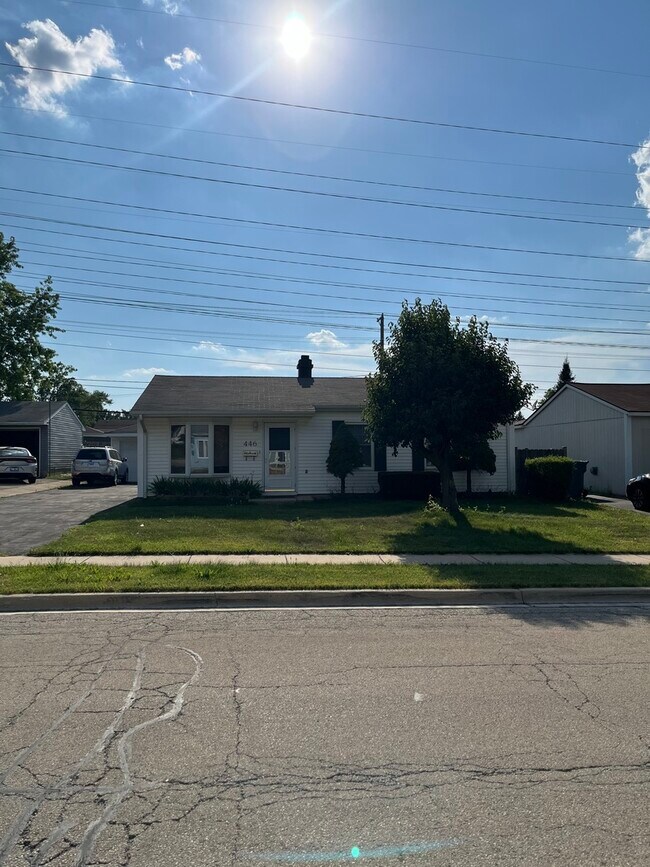 Building Photo - 446 Montrose Dr
