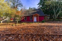 Building Photo - 2 Bedroom 1.5 Bath Farm House