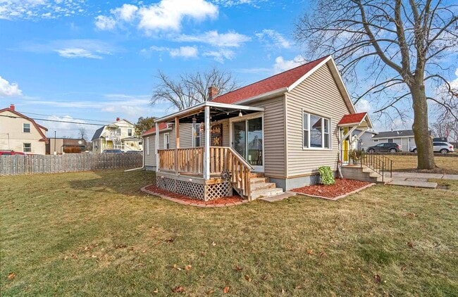 Building Photo - 1571 Charles St