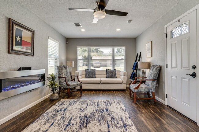 Building Photo - 1708 Kent Dr