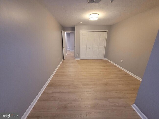 Building Photo - 8921 Town Center Cir