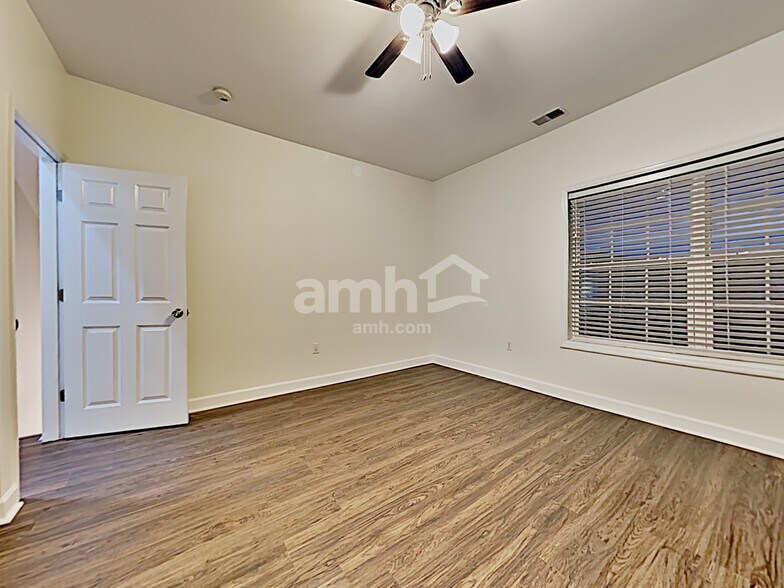 Building Photo - 7 Otter Creek Dr