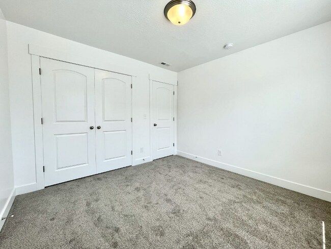 Building Photo - 3996 W 1530 N