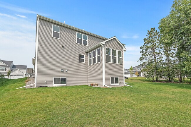 Building Photo - 5898 Urbandale Ct N