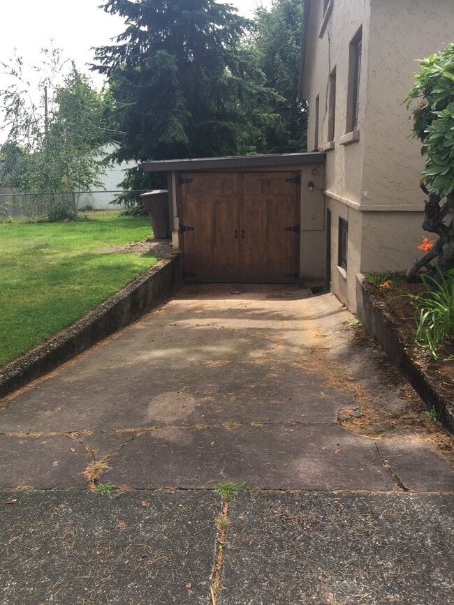 Building Photo - Charming Vintage Home for Rent in Camas!
