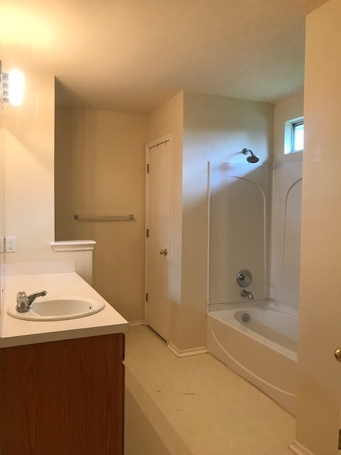 Building Photo - Bryan -2 Story / 3 bedroom /2.5 bath / 2 c...