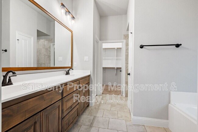 Building Photo - 1636 Town Creek Cir