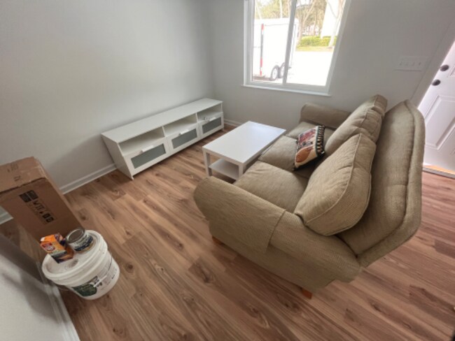 Building Photo - 615 Azalea Ln