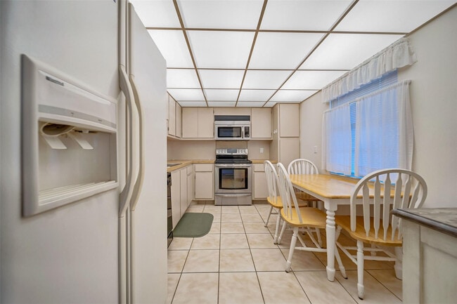 Building Photo - 801 Cypress Blvd