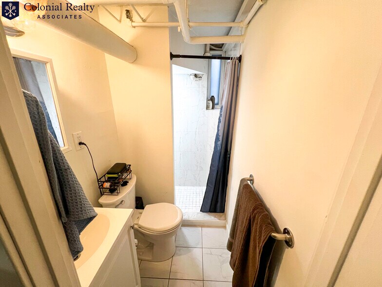 Building Photo - 90 Charles St