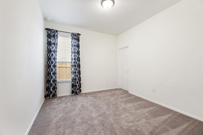 Building Photo - 100 Jarbridge Dr