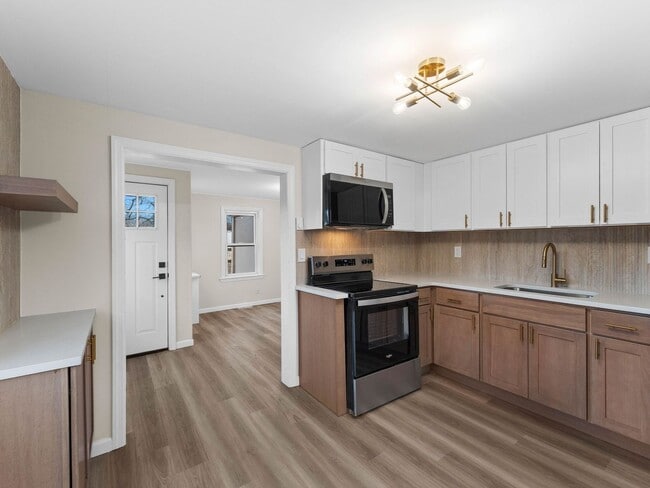 Building Photo - Secluded & Stunning: Move-In Ready 3-Bedroom Home with Bonus Rooms & Private Yard