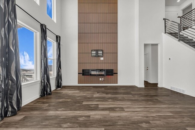 Building Photo - 2468 N Paintbrush Dr