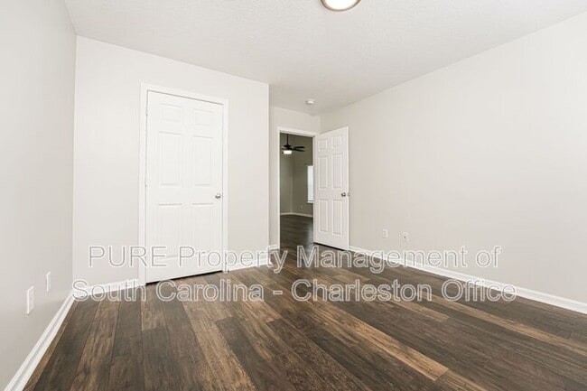 Building Photo - 7840 Park Gate Dr