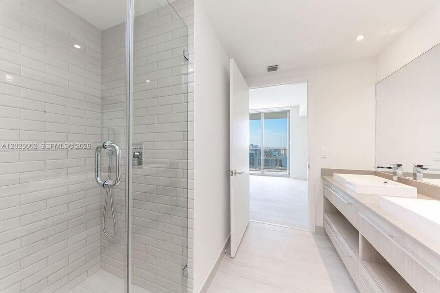 Building Photo - 4010 S Ocean Dr