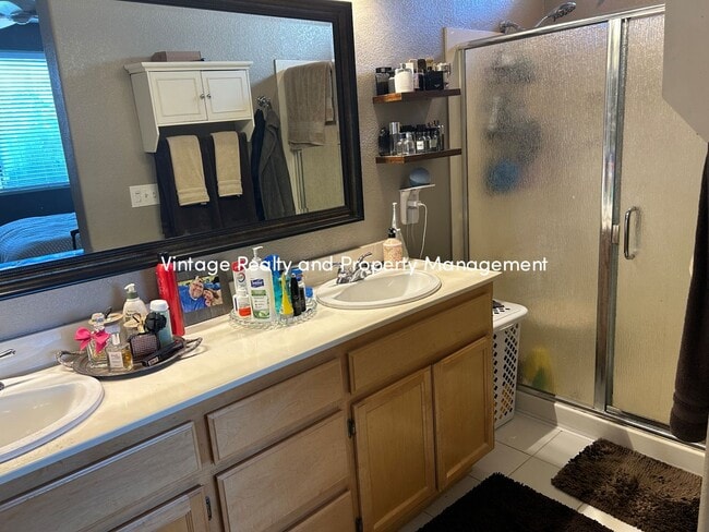 Building Photo - Charming Single-Story 3 Bedroom Home In South Natomas!!!