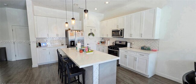 Building Photo - 4971 Whispering Way
