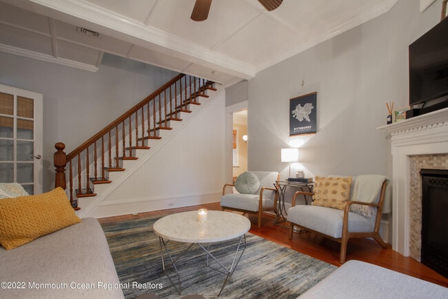 Building Photo - 40 Rumson Rd