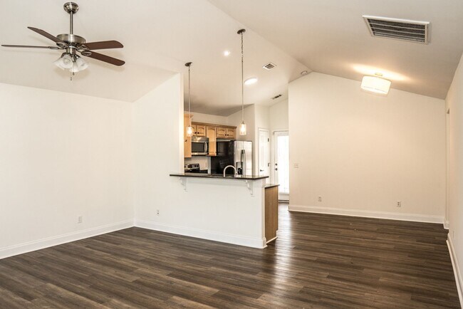 Building Photo - Three Bedroom Home in Hearthstone Lakes Co...