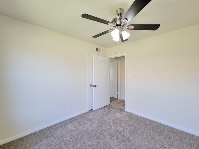 Building Photo - 133 S Yaupon St