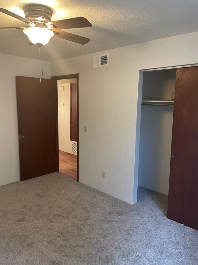 Building Photo - 2485 S Mountain View Dr