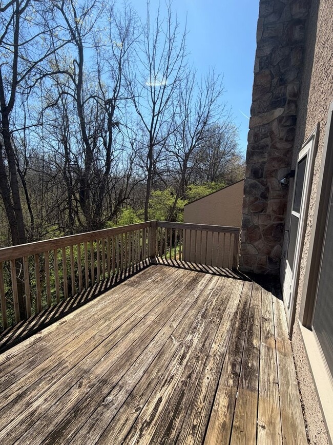 Building Photo - 3BR - WOODED VIEWS • FINISHED BASEMENT • BONUS LOFT • TE SCHOOL DISTRICT