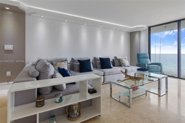 Building Photo - 6061 Collins Ave
