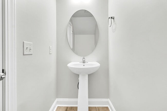 Building Photo - Gorgeous 3-Story Townhome in Park Circle | 3BR + Flex Space + Garage