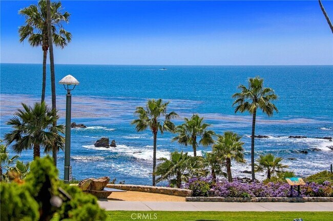 Building Photo - 376 Cliff Dr