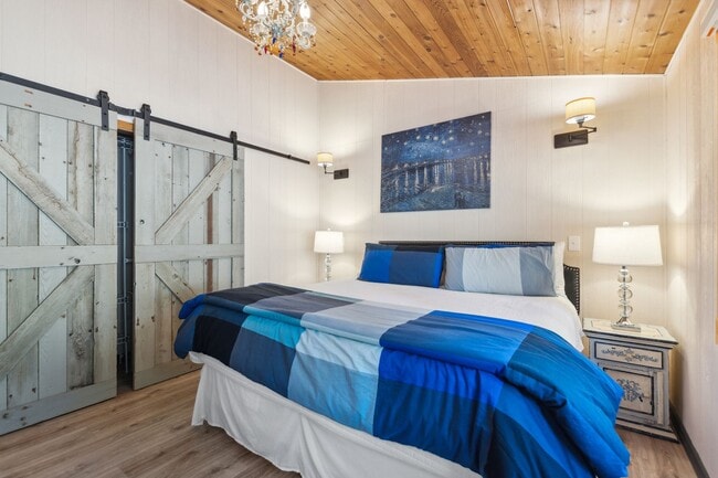 Building Photo - 2 bedroom, 2 bathroom Whitefish Condo, steps away from Whitefish Lake, minutes from the ski slopes!