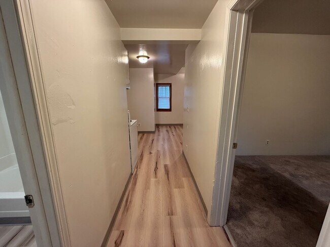 Building Photo - Affordable Lower Unit Close to Downtown