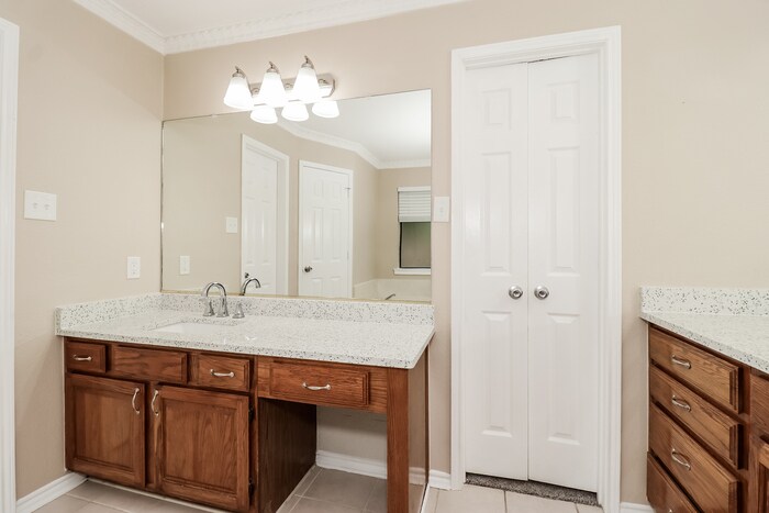Building Photo - 524 E Lanett Dr