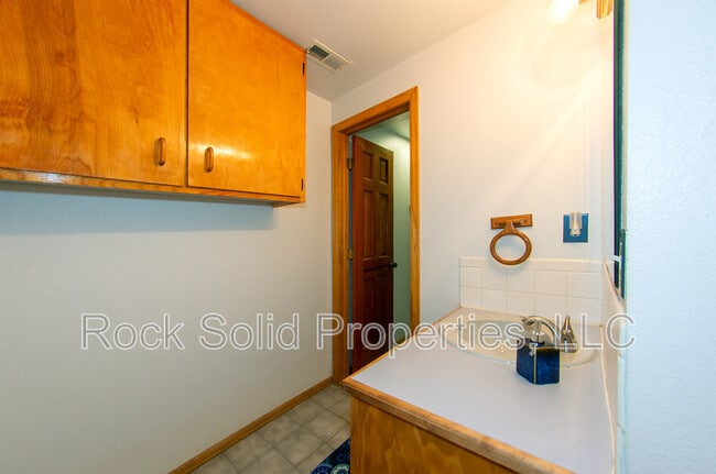 Building Photo - 249 Miller Ln