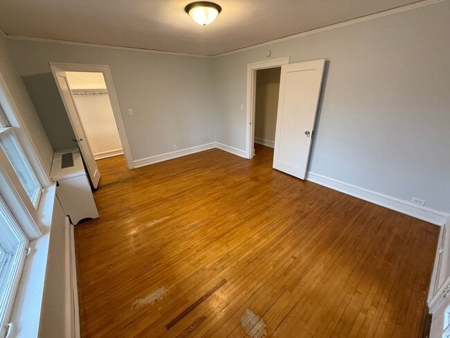 Building Photo - 4 bedroom, 2bath